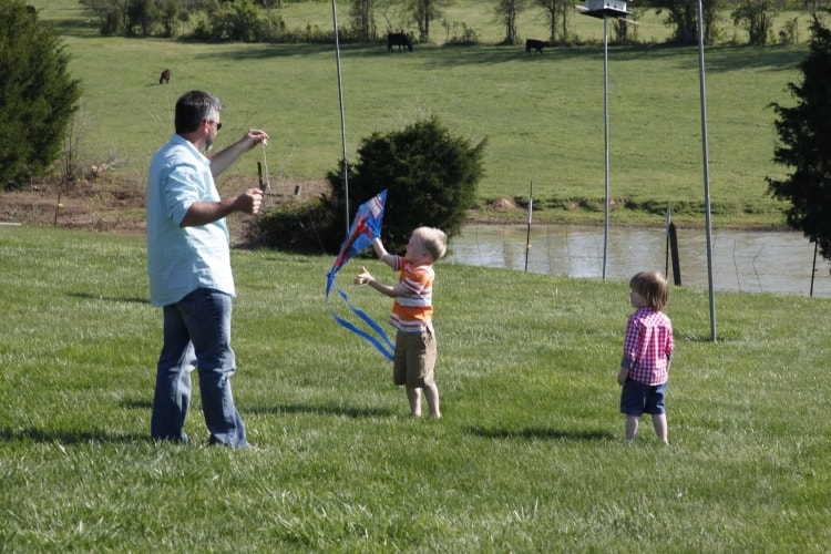 Let’s go fly a kite. Up to the highest height! Let's go fly a kite and send it soaring. Up through the atmosphere, Up where the air is clear, Oh, let's go fly a kite!